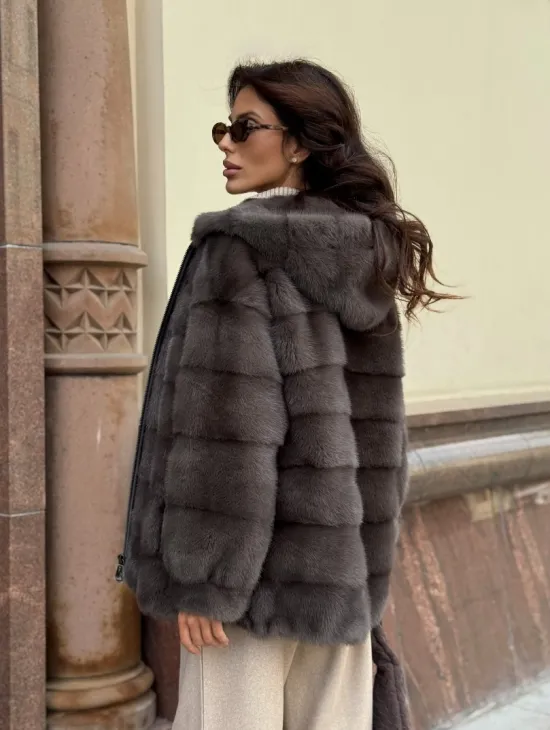 Бомбер из меха норки с капюшоном - цвет мокко