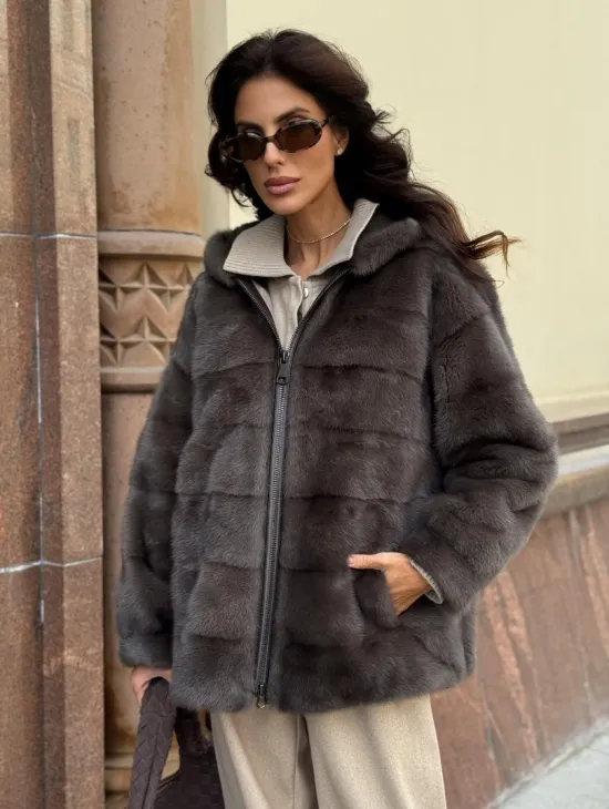 Бомбер из меха норки с капюшоном - цвет мокко