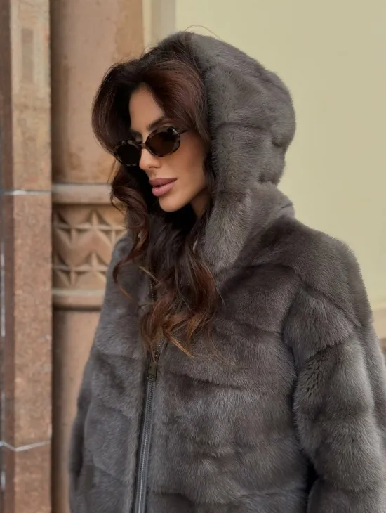 Бомбер из меха норки с капюшоном - цвет мокко