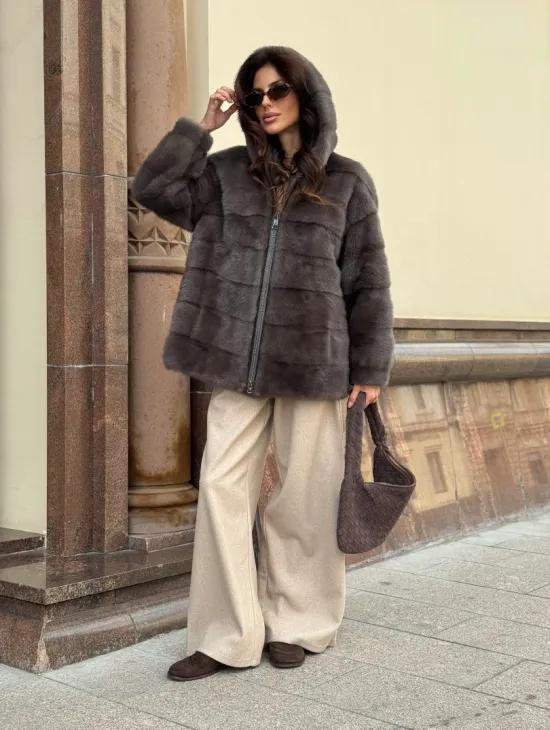 Бомбер из меха норки с капюшоном - цвет мокко