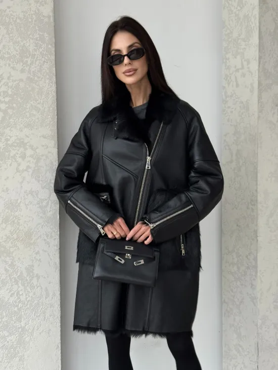 Черная дубленка на тоскане