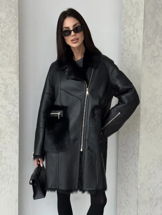 Черная дубленка на тоскане