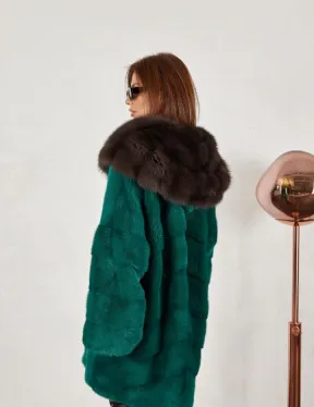 Норковая шуба с капюшоном из меха куницы - цвет темный изумруд