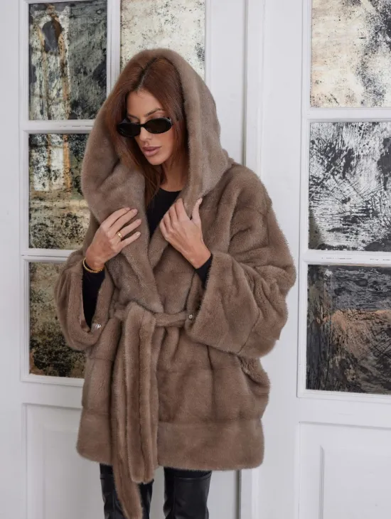 Палевая летучая мышь мех норка с капюшоном - NAFA MILK