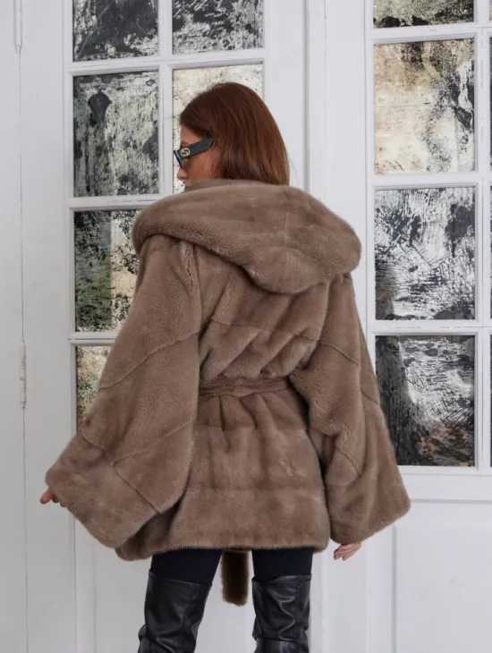 Палевая летучая мышь мех норка с капюшоном - NAFA MILK