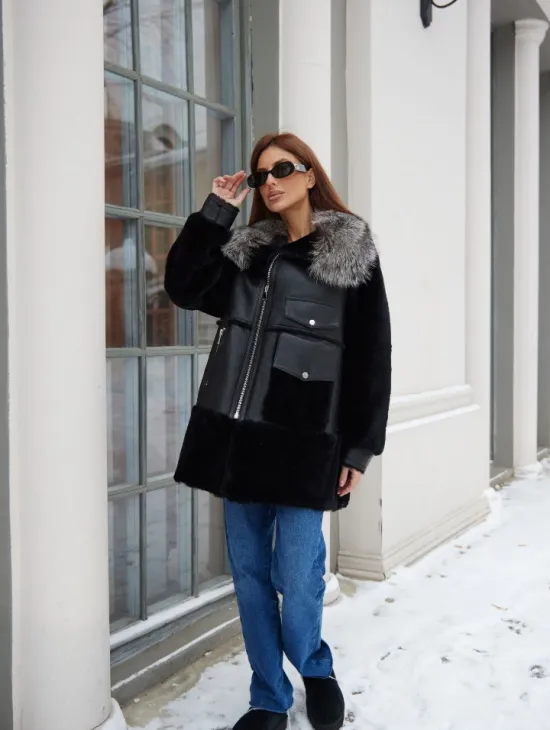 Дубленка черная с меховым воротником