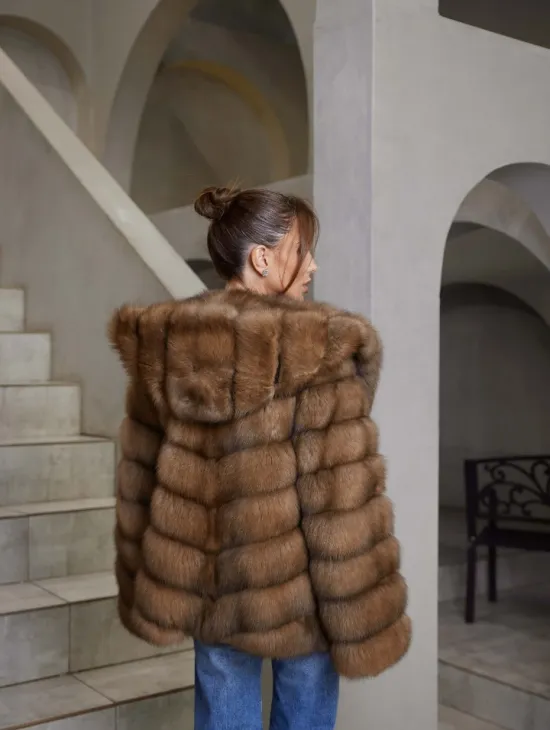 Шуба из куницы с капюшоном