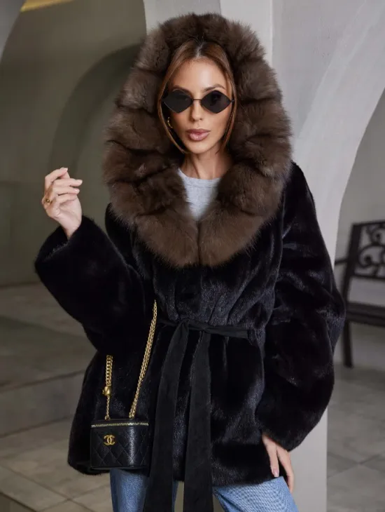 норка в роспуск шуба - черная с капюшоном куница