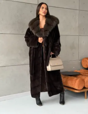 Шуба норковая с капюшоном из меха куницы - цвет уголь