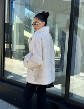 Короткая норковая шуба с английским воротником - цвет ваниль