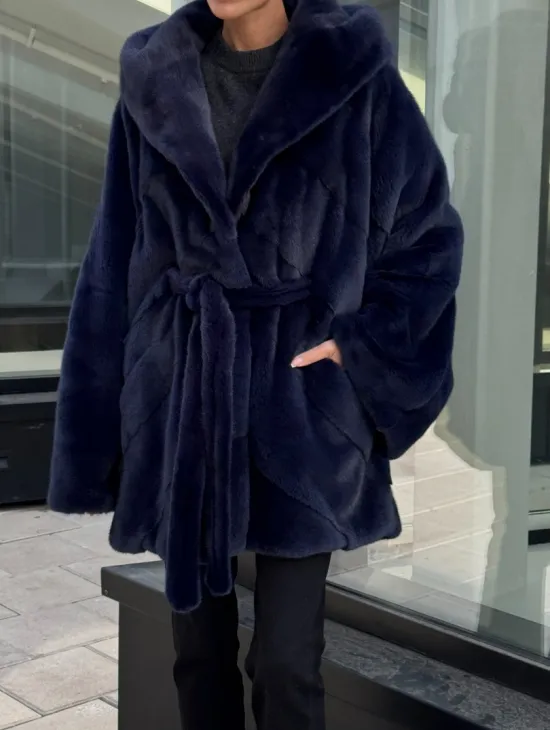 Шуба летучая мышь с капюшоном цвет аквамарин - паркетная раскладка