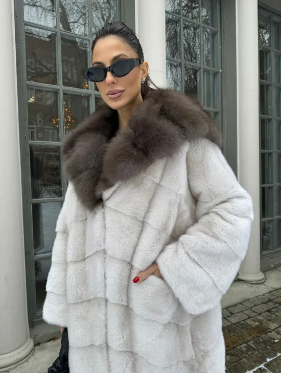 Норковое кимоно с капюшоном из меха куницы - цвет жемчуг