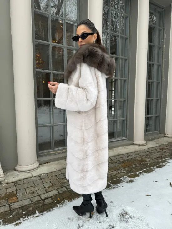 Норковое кимоно с капюшоном из меха куницы - цвет жемчуг