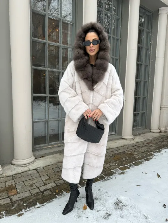 Норковое кимоно с капюшоном из меха куницы - цвет жемчуг