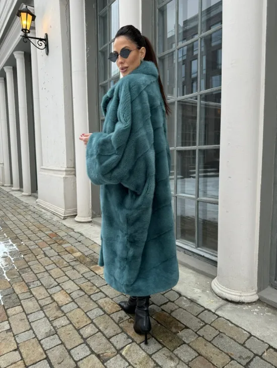 Шуба из меха норки в стиле Oversize - цвет тиффани
