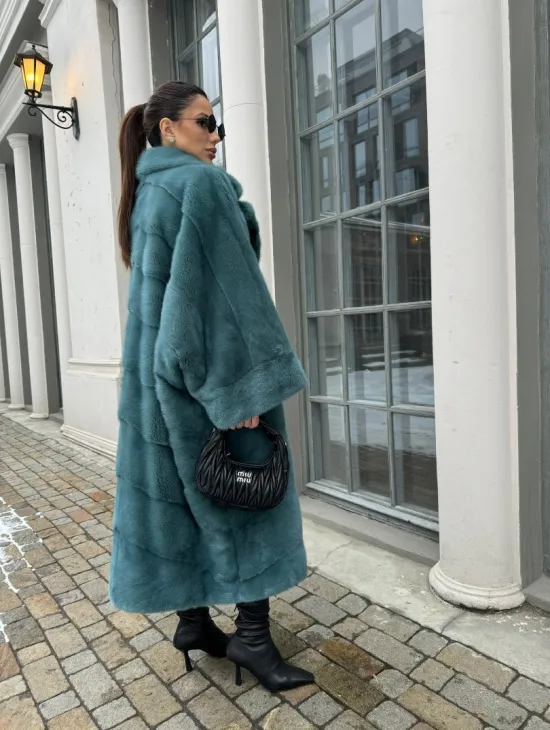 Шуба из меха норки в стиле Oversize - цвет тиффани