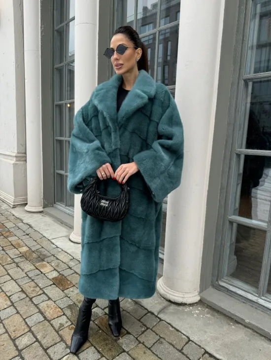Шуба из меха норки в стиле Oversize - цвет тиффани