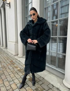 Шуба из плюшевой норки NAFA с капюшоном  - цвет черный изумруд