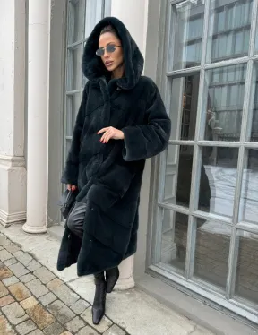 Шуба из плюшевой норки NAFA с капюшоном  - цвет черный изумруд