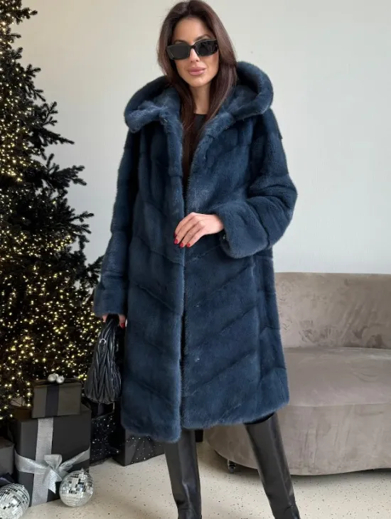 Норковая шуба с капюшоном, паркет - синего цвета