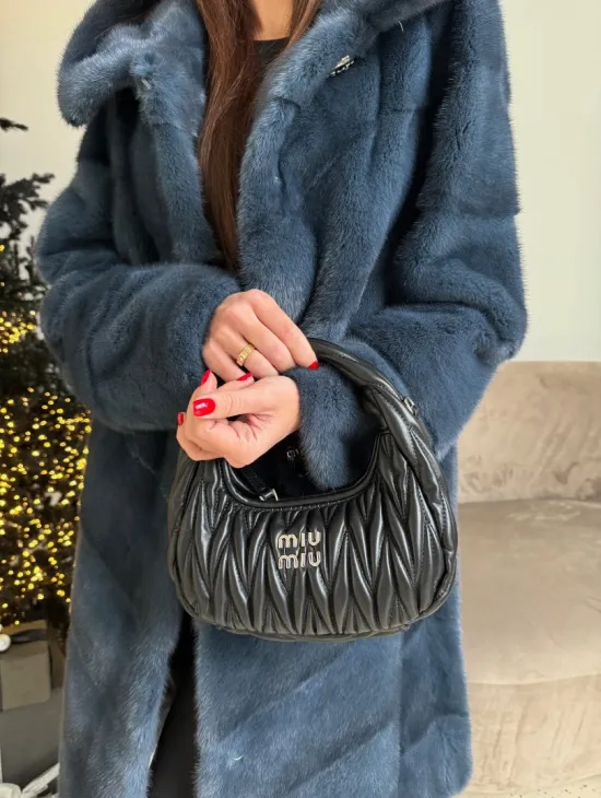 Норковая шуба с капюшоном, паркет - синего цвета