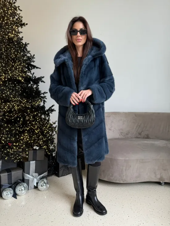 Норковая шуба с капюшоном, паркет - синего цвета