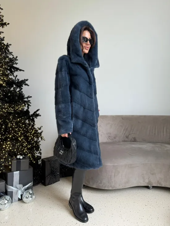 Норковая шуба с капюшоном, паркет - синего цвета