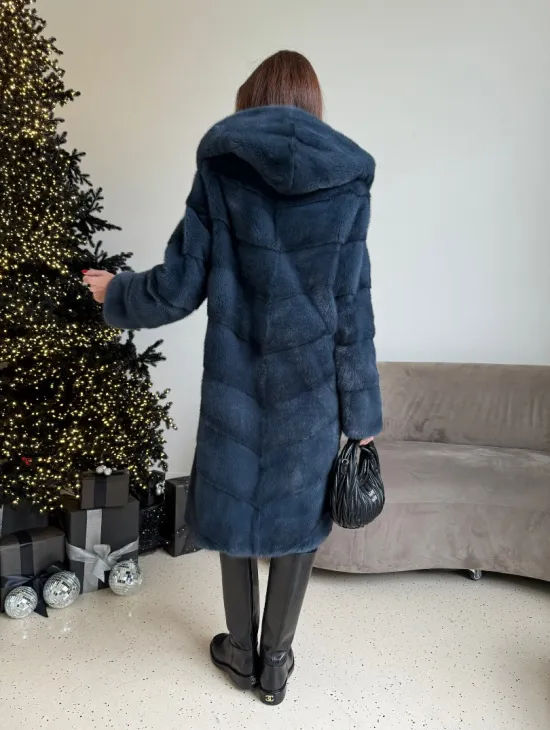 Норковая шуба с капюшоном, паркет - синего цвета