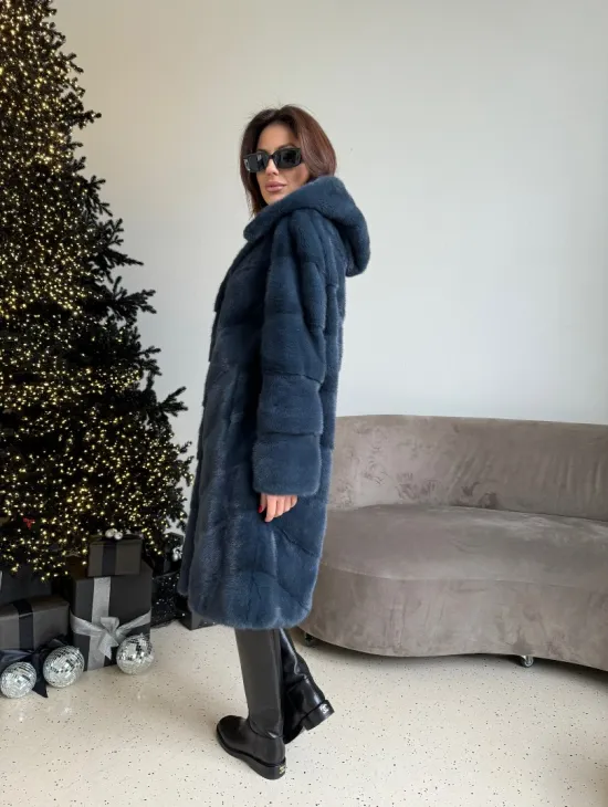 Норковая шуба с капюшоном, паркет - синего цвета
