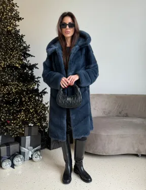 Норковая шуба с капюшоном, паркет - синего цвета