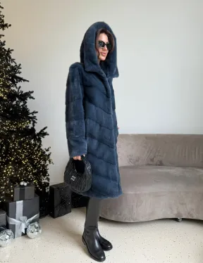 Норковая шуба с капюшоном, паркет - синего цвета