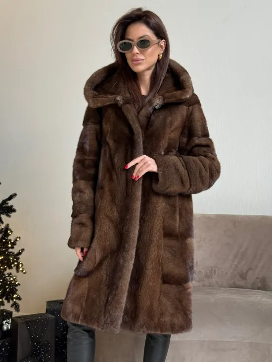 Норковая шуба с капюшоном в цвете орех