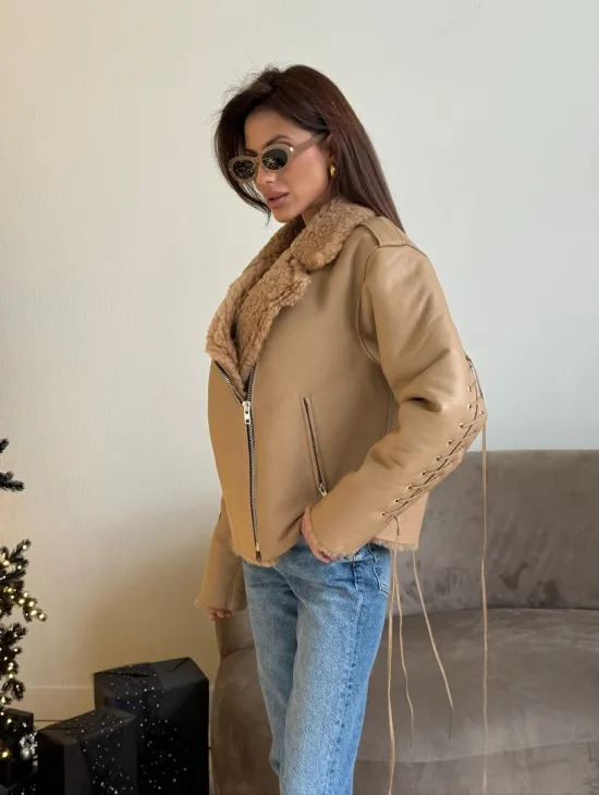 Дубленка - куртка со шнуровкой на спине