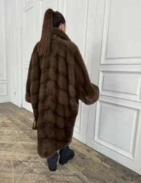 Шуба свободного силуэта из меха норки, английский воротник - цвет орех