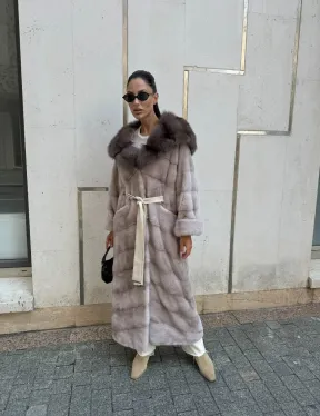 Шуба норковая с капюшоном из меха куницы в цвете нюд