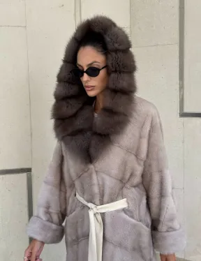 Шуба норковая с капюшоном из меха куницы в цвете нюд