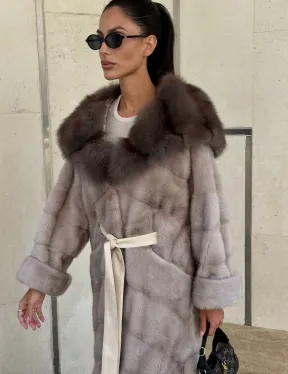 Шуба норковая с капюшоном из меха куницы в цвете нюд