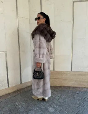 Шуба норковая с капюшоном из меха куницы в цвете нюд