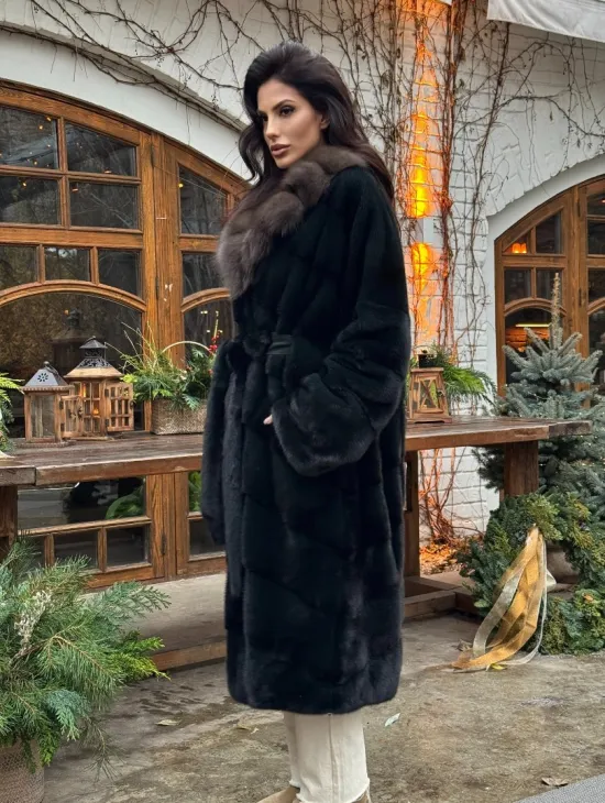 Норковое кимоно с воротником из меха куницы - цвет черный изумруд