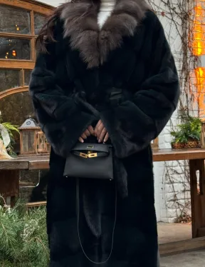 Норковое кимоно с воротником из меха куницы - цвет черный изумруд