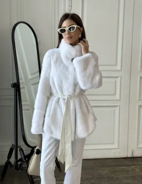 Белая шуба из меха норки (крестовка) стойка воротник
