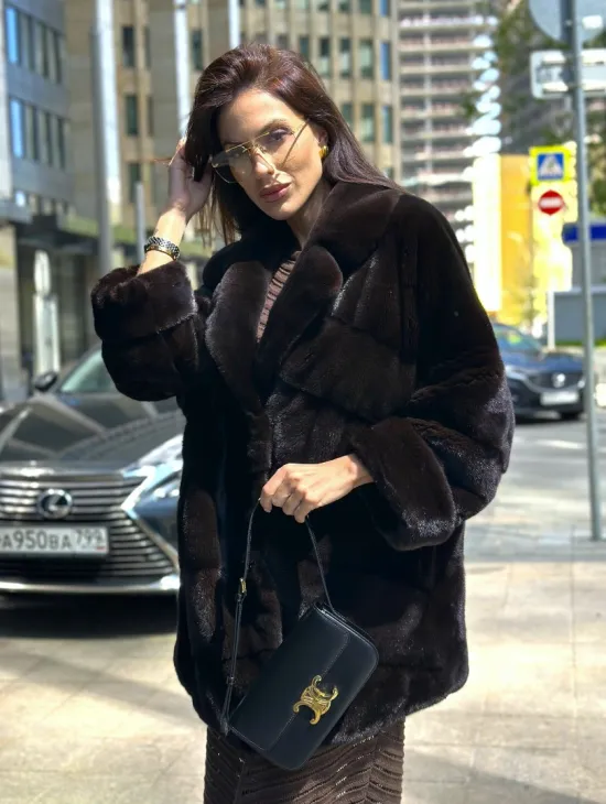 Укороченная норковая шуба в цвете шоколад