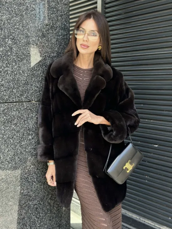 Укороченная норковая шуба в цвете шоколад