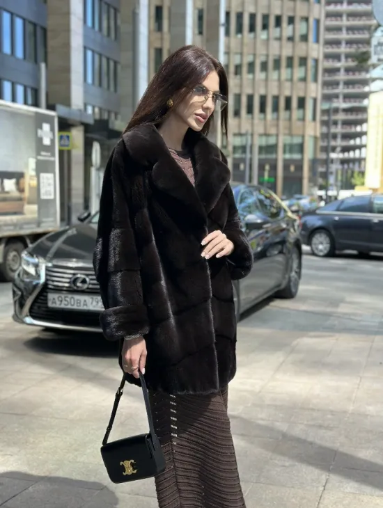 Укороченная норковая шуба в цвете шоколад