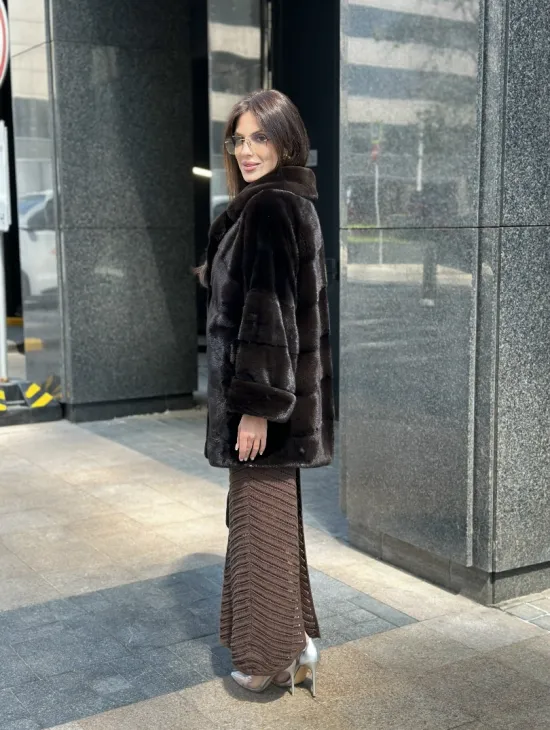 Укороченная норковая шуба в цвете шоколад