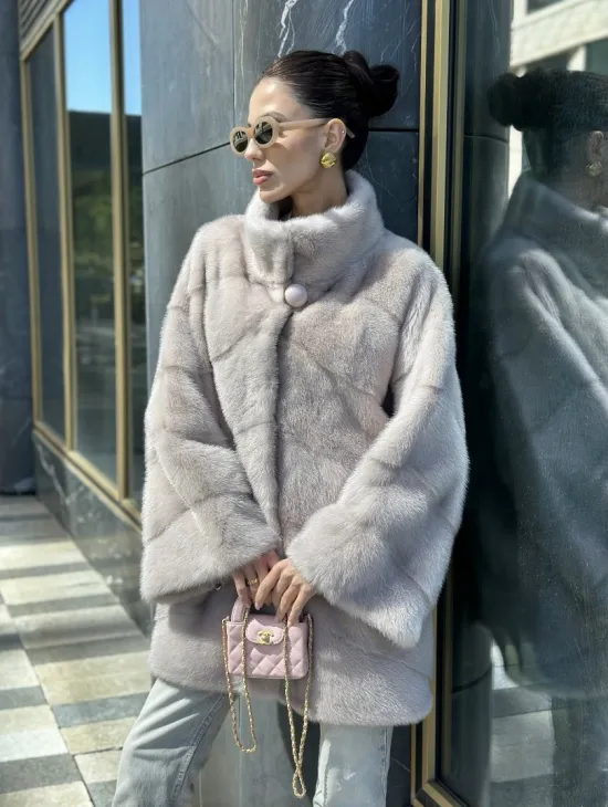 Норковая шуба в цвете нюд