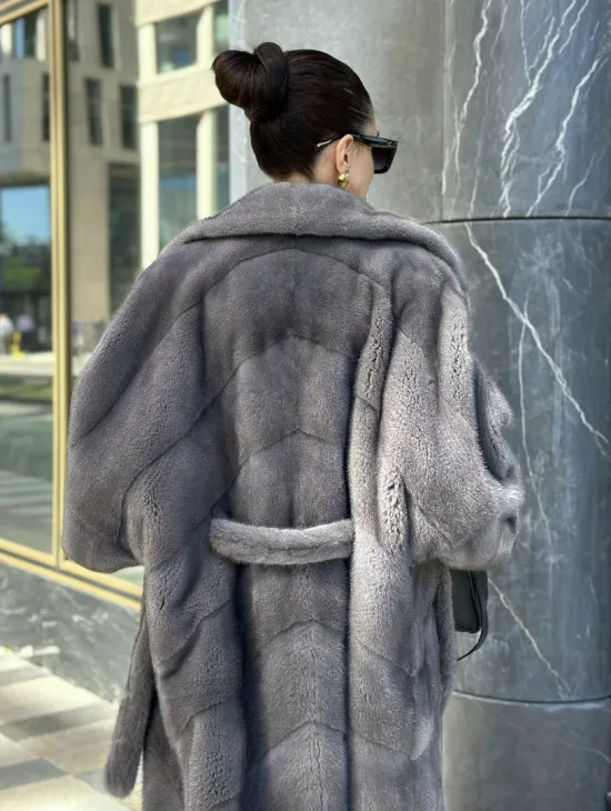 Норковая шуба в цвете сапфир