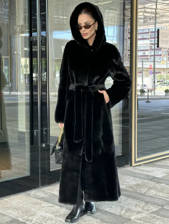 Удлиненная шуба из норки BLACKGLAMA с капюшоном