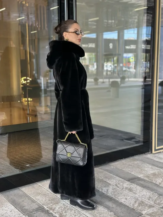 Удлиненная шуба из норки BLACKGLAMA с капюшоном