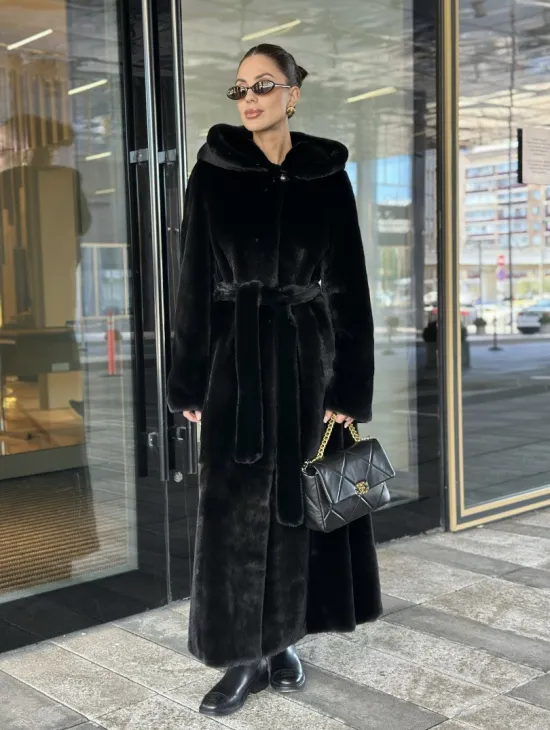 Удлиненная шуба из норки BLACKGLAMA с капюшоном